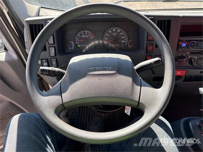 Isuzu NPR Sanduk kamioni