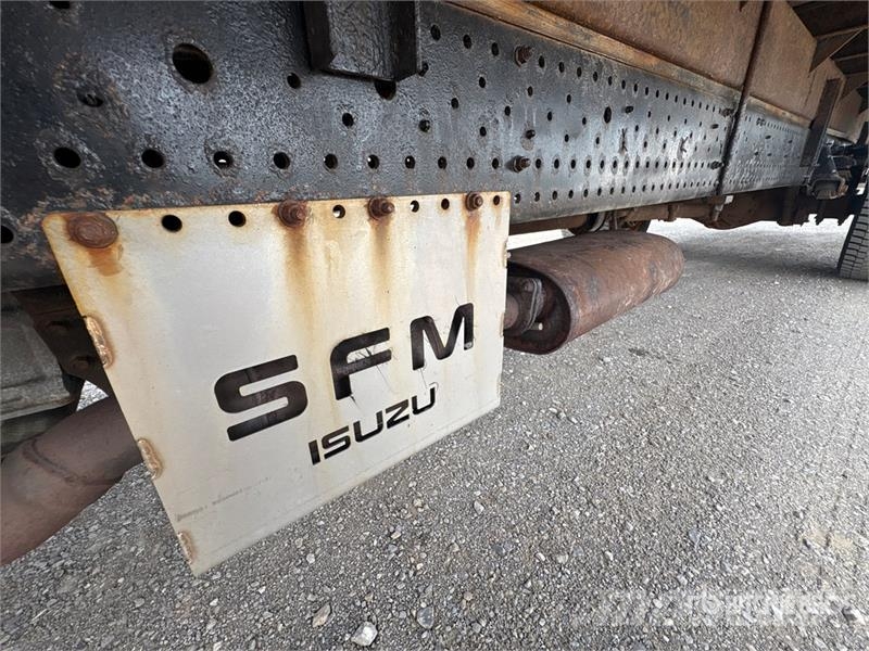 Isuzu NPR Camiões de caixa fechada