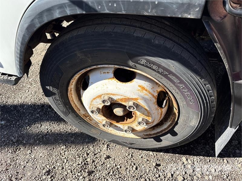 Isuzu NPR Sanduk kamioni