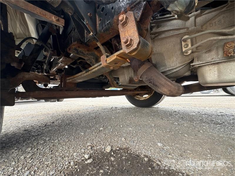 Isuzu NPR Camiões de caixa fechada