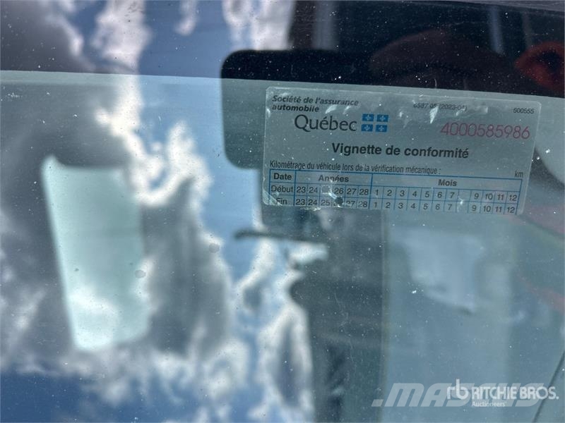 Isuzu NPR Sunkvežimiai su dengtu kėbulu