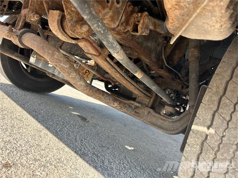 Isuzu NPR Sunkvežimiai su dengtu kėbulu