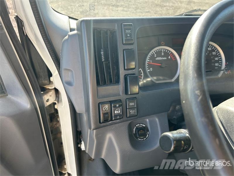 Isuzu NPR Vilkikai šaldytuvai