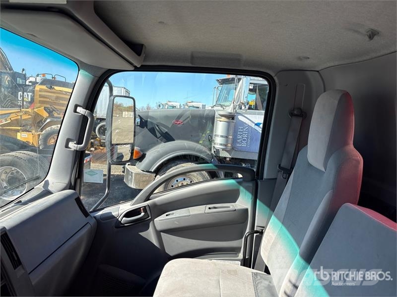 Isuzu NPR Sanduk kamioni