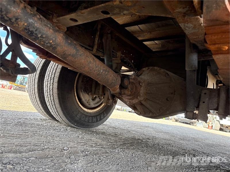 Isuzu NPR Samochody ciężarowe ze skrzynią zamkniętą