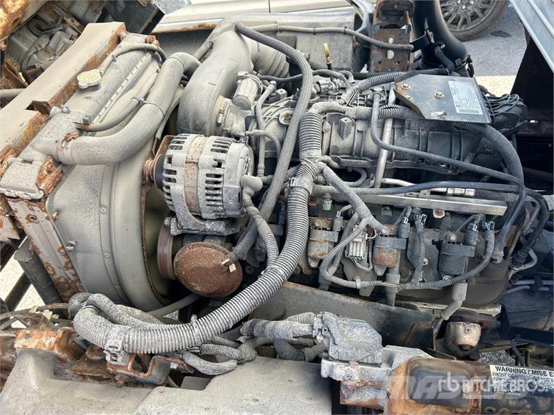Isuzu NPR Sunkvežimiai su dengtu kėbulu