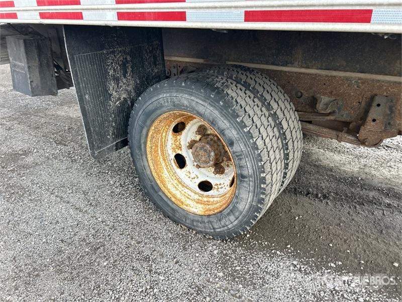 Isuzu NPR Sunkvežimiai su dengtu kėbulu