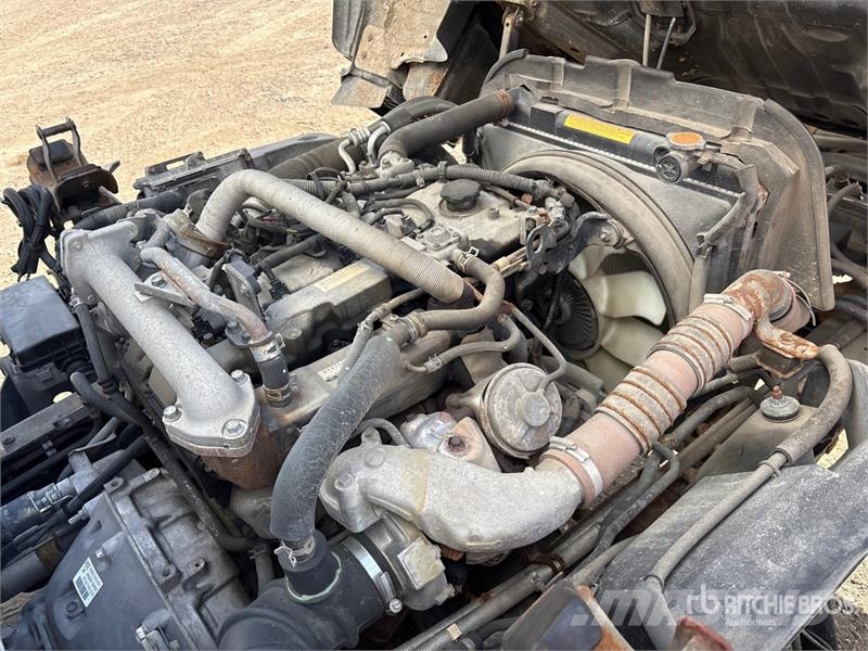 Isuzu NPR Samochody ciężarowe ze skrzynią zamkniętą