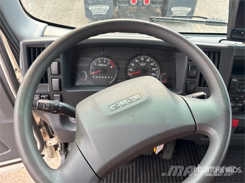 Isuzu NPR Camiões de caixa fechada