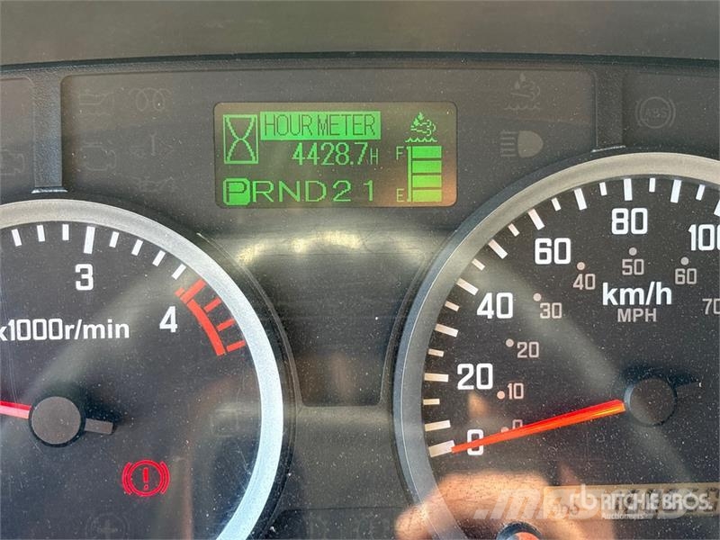 Isuzu NPR Samochody ciężarowe ze skrzynią zamkniętą