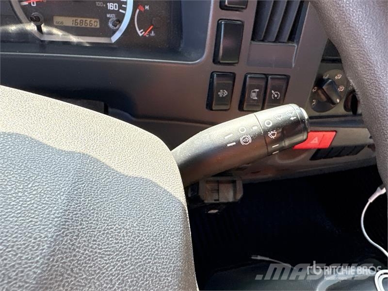 Isuzu NPR Samochody ciężarowe ze skrzynią zamkniętą