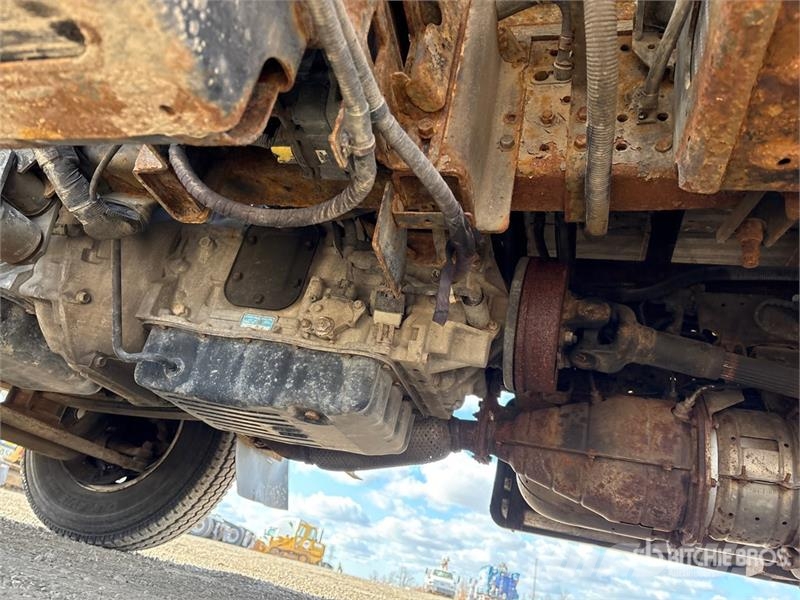 Isuzu NPR Samochody ciężarowe ze skrzynią zamkniętą