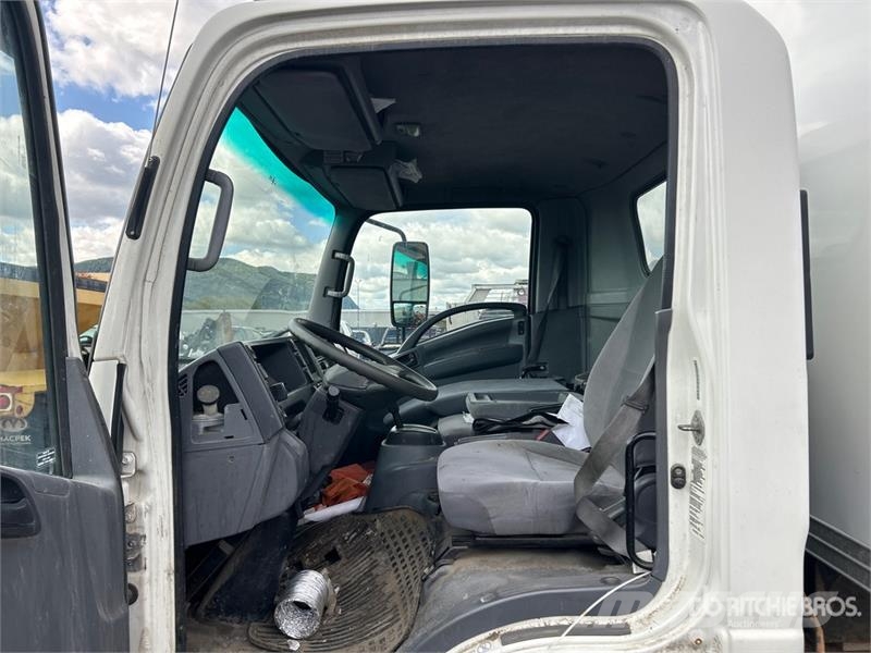 Isuzu NPR Sunkvežimiai su dengtu kėbulu