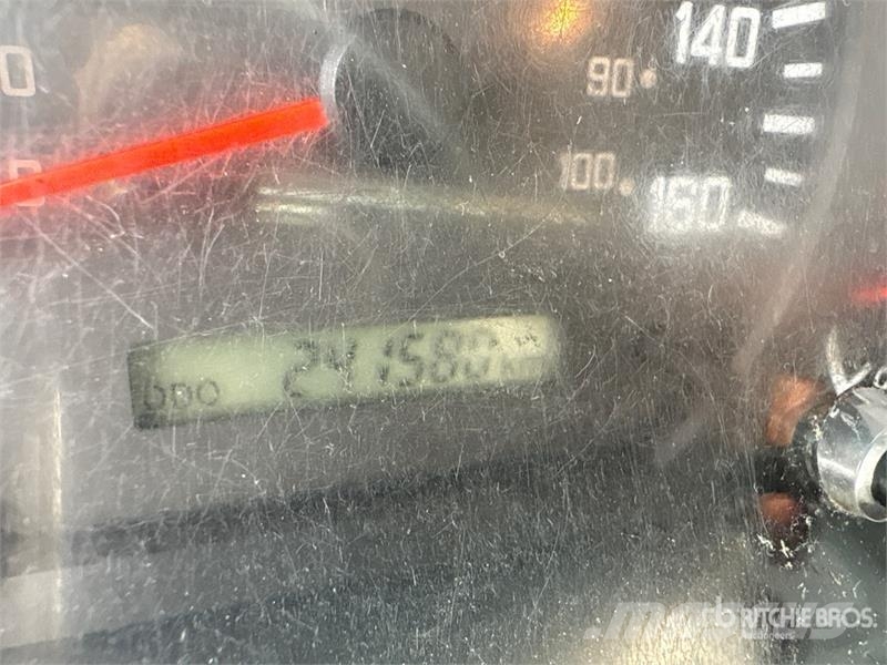 Isuzu NPR Camiões de caixa fechada