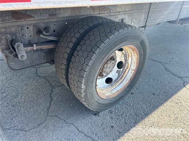 Isuzu NPR Sunkvežimiai su dengtu kėbulu