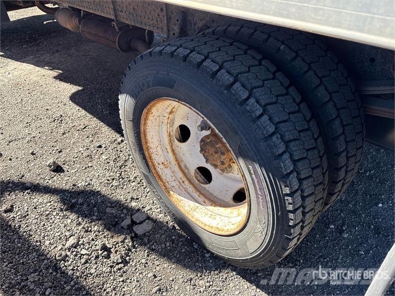 Isuzu NPR Sanduk kamioni
