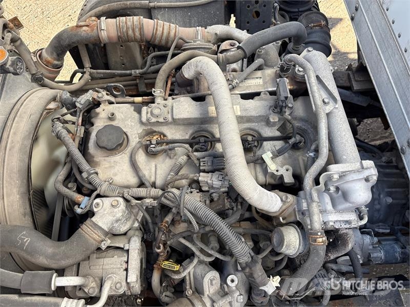 Isuzu NPR Samochody ciężarowe ze skrzynią zamkniętą