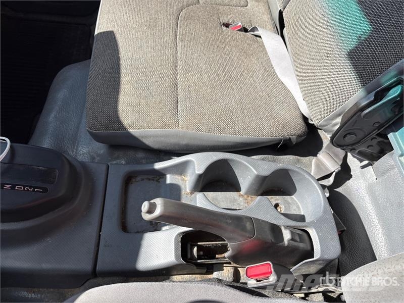 Isuzu NPR Samochody ciężarowe ze skrzynią zamkniętą