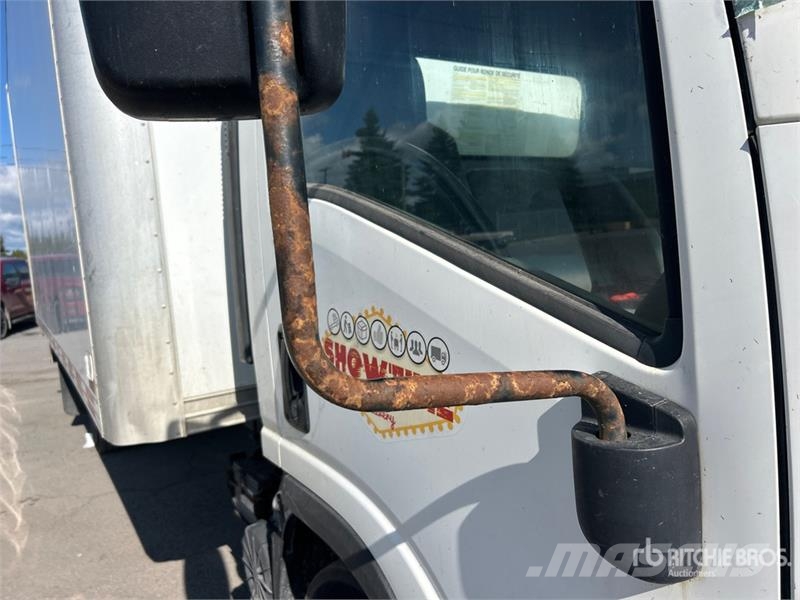 Isuzu NPR Sunkvežimiai su dengtu kėbulu