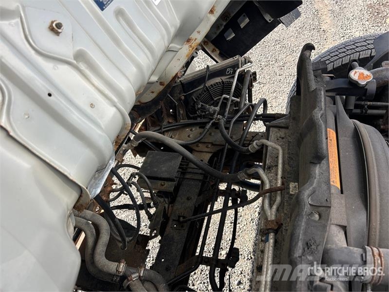 Isuzu NPR Vilkikai šaldytuvai