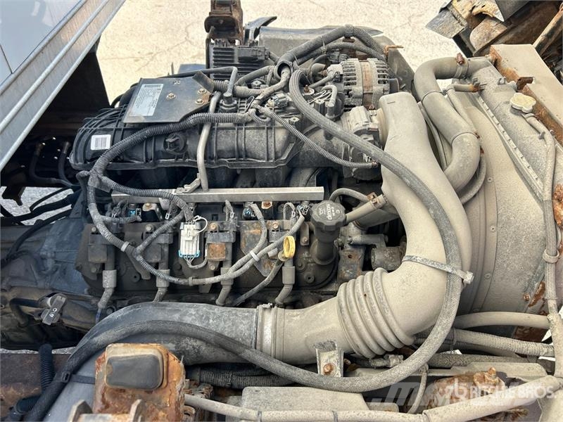 Isuzu NPR Sunkvežimiai su dengtu kėbulu