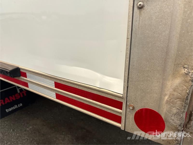 Isuzu NPR Camiões de caixa fechada