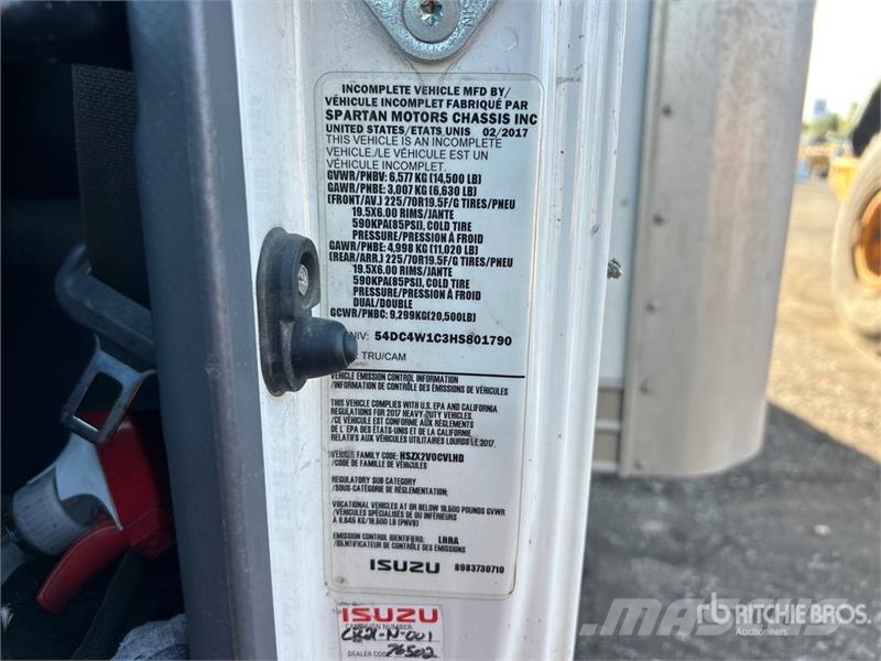 Isuzu NPR Sunkvežimiai su dengtu kėbulu