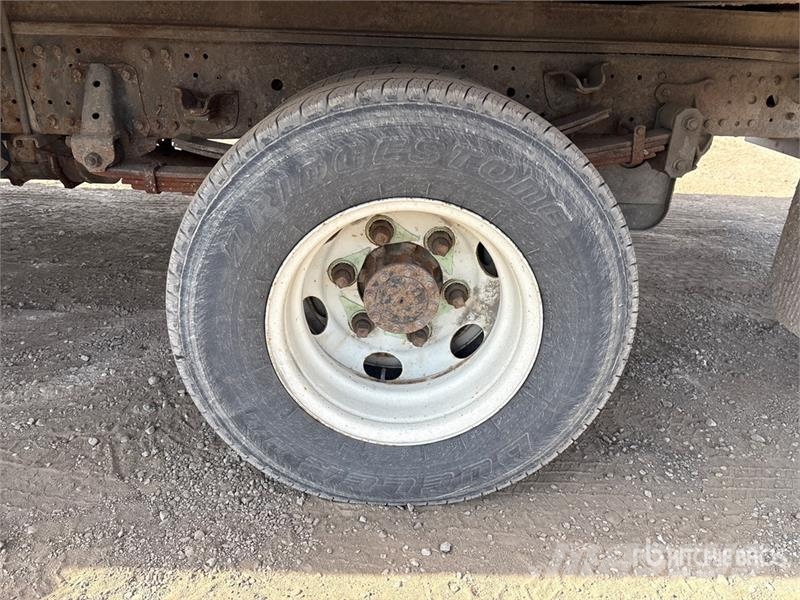 Isuzu NPR Samochody ciężarowe ze skrzynią zamkniętą