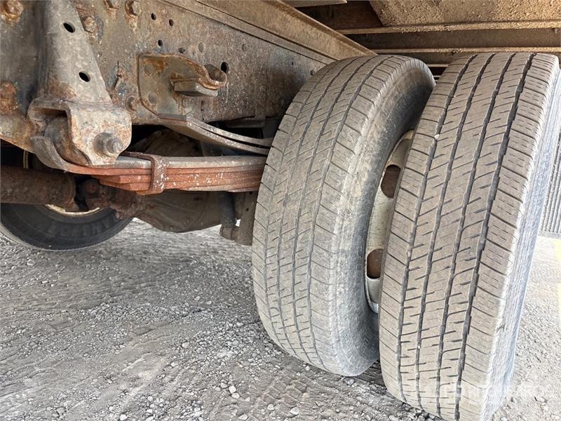 Isuzu NPR Samochody ciężarowe ze skrzynią zamkniętą