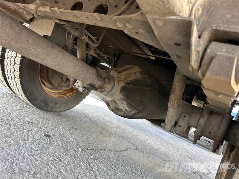 Isuzu NPR Sunkvežimiai su dengtu kėbulu