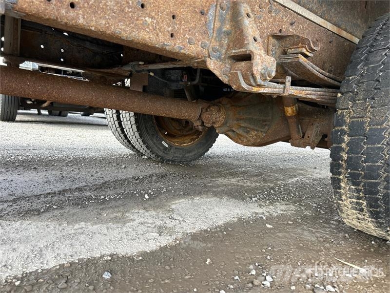 Isuzu NPR Sunkvežimiai su dengtu kėbulu