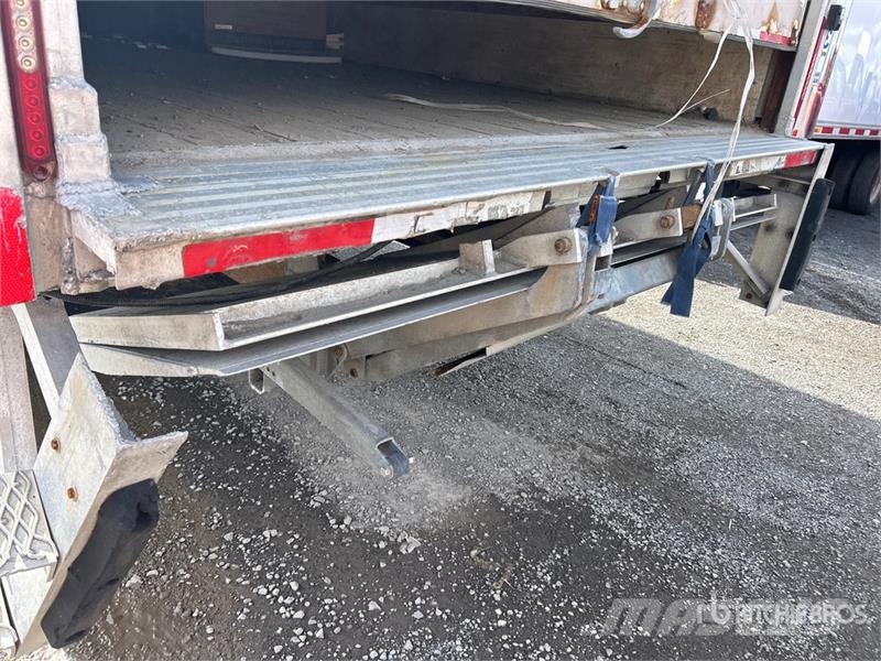 Isuzu NPR Sunkvežimiai su dengtu kėbulu