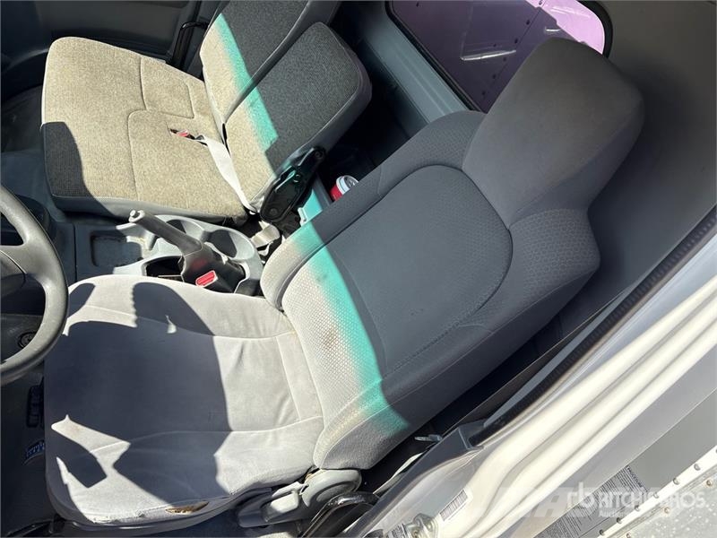 Isuzu NPR Samochody ciężarowe ze skrzynią zamkniętą