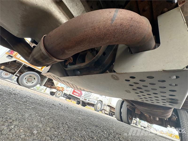 Isuzu NPR Camiões de caixa fechada