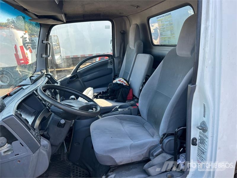 Isuzu NPR Sunkvežimiai su dengtu kėbulu