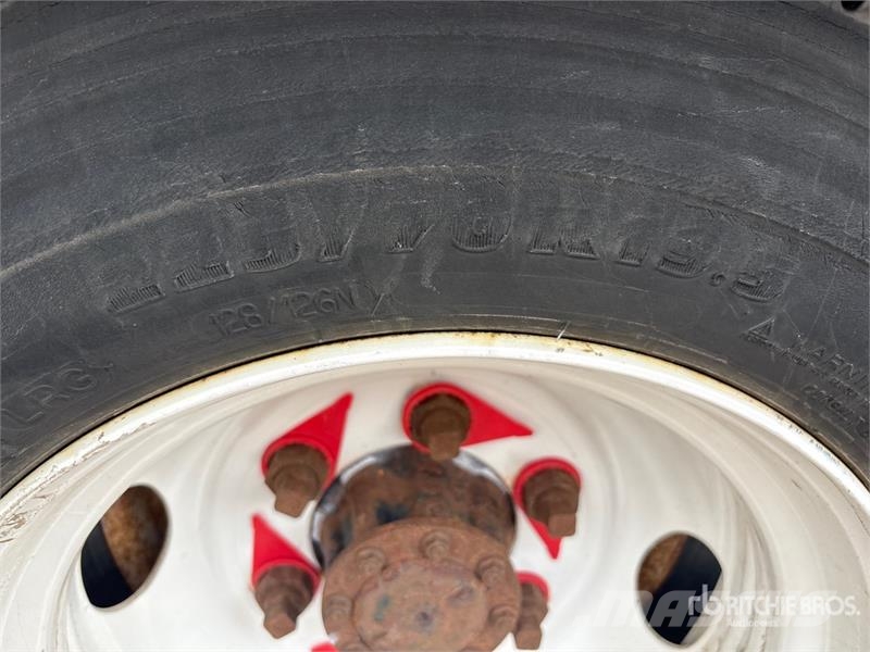 Isuzu NPR Camiões de caixa fechada