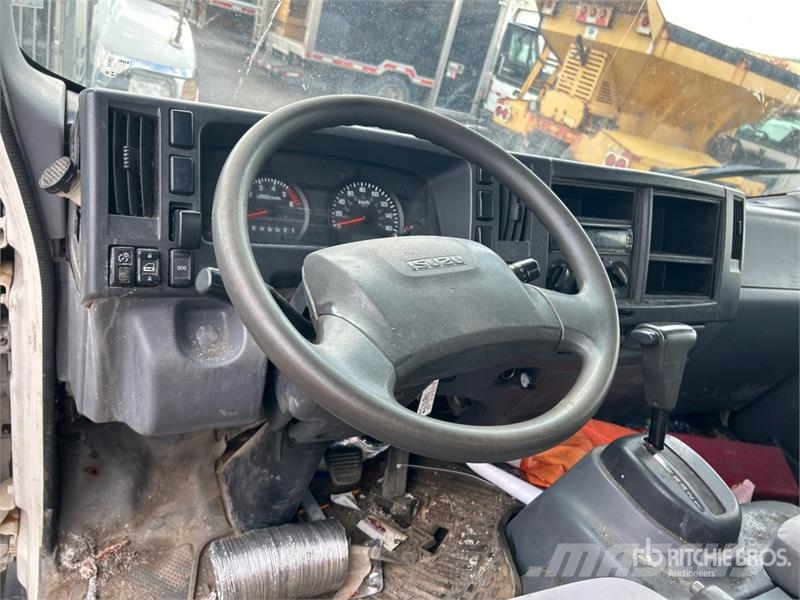 Isuzu NPR Sunkvežimiai su dengtu kėbulu