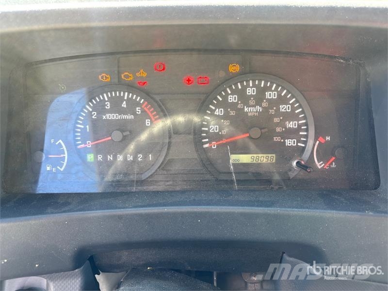Isuzu NPR Sanduk kamioni