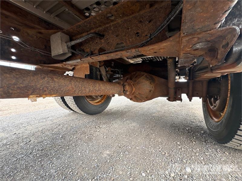 Isuzu NPR Camiões de caixa fechada