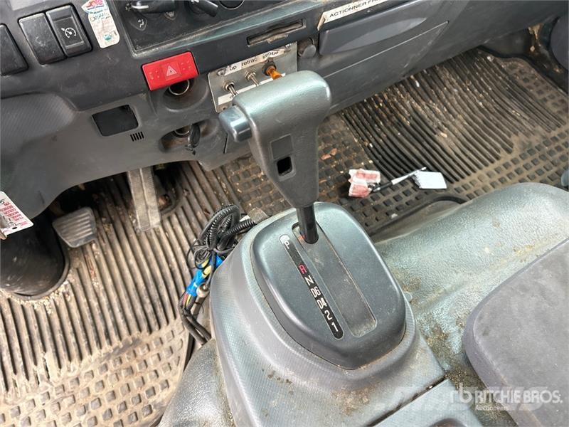 Isuzu NPR 4x2 Chipper Truck Kamioni za piljevinu
