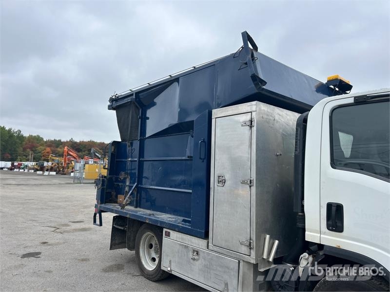 Isuzu NPR 4x2 Chipper Truck Kamioni za piljevinu