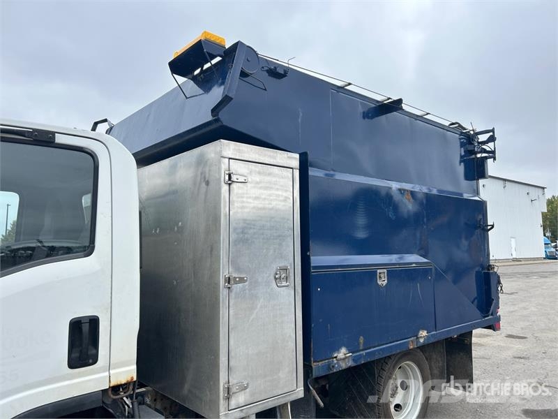 Isuzu NPR 4x2 Chipper Truck Kamioni za piljevinu