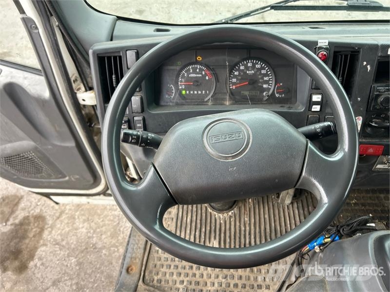 Isuzu NPR 4x2 Chipper Truck Kamioni za piljevinu