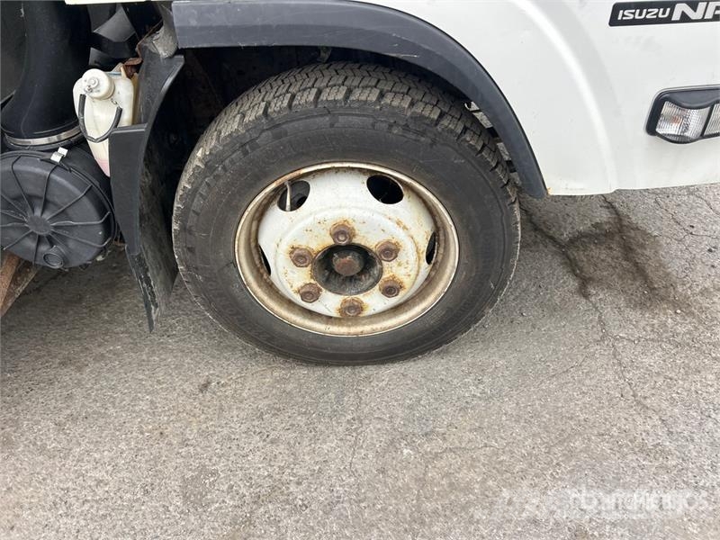 Isuzu NPR 4x2 Chipper Truck Kamioni za piljevinu