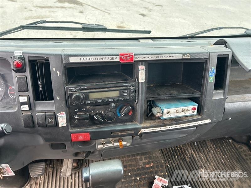 Isuzu NPR 4x2 Chipper Truck Kamioni za piljevinu