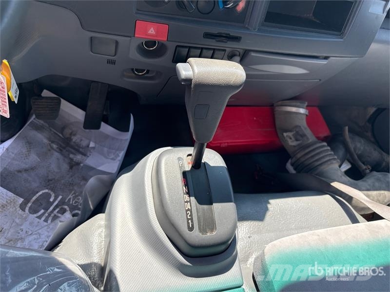 Isuzu NPR EFI 4x2 Van Truck 탑차 트럭