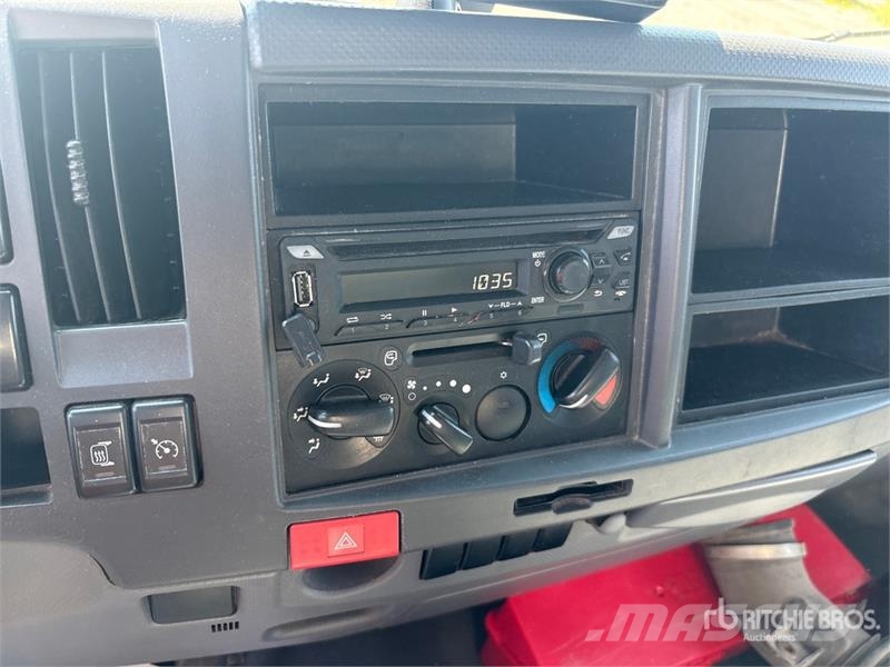 Isuzu NPR EFI 4x2 Van Truck 탑차 트럭