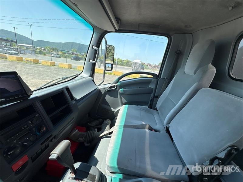 Isuzu NPR EFI 4x2 Van Truck 탑차 트럭
