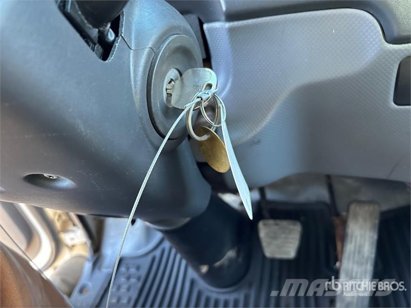 Isuzu NPR HD Kapali kasa kamyonlar