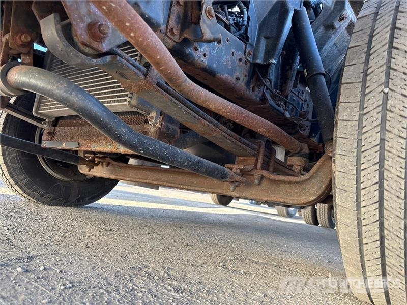 Isuzu NPR HD Kapali kasa kamyonlar
